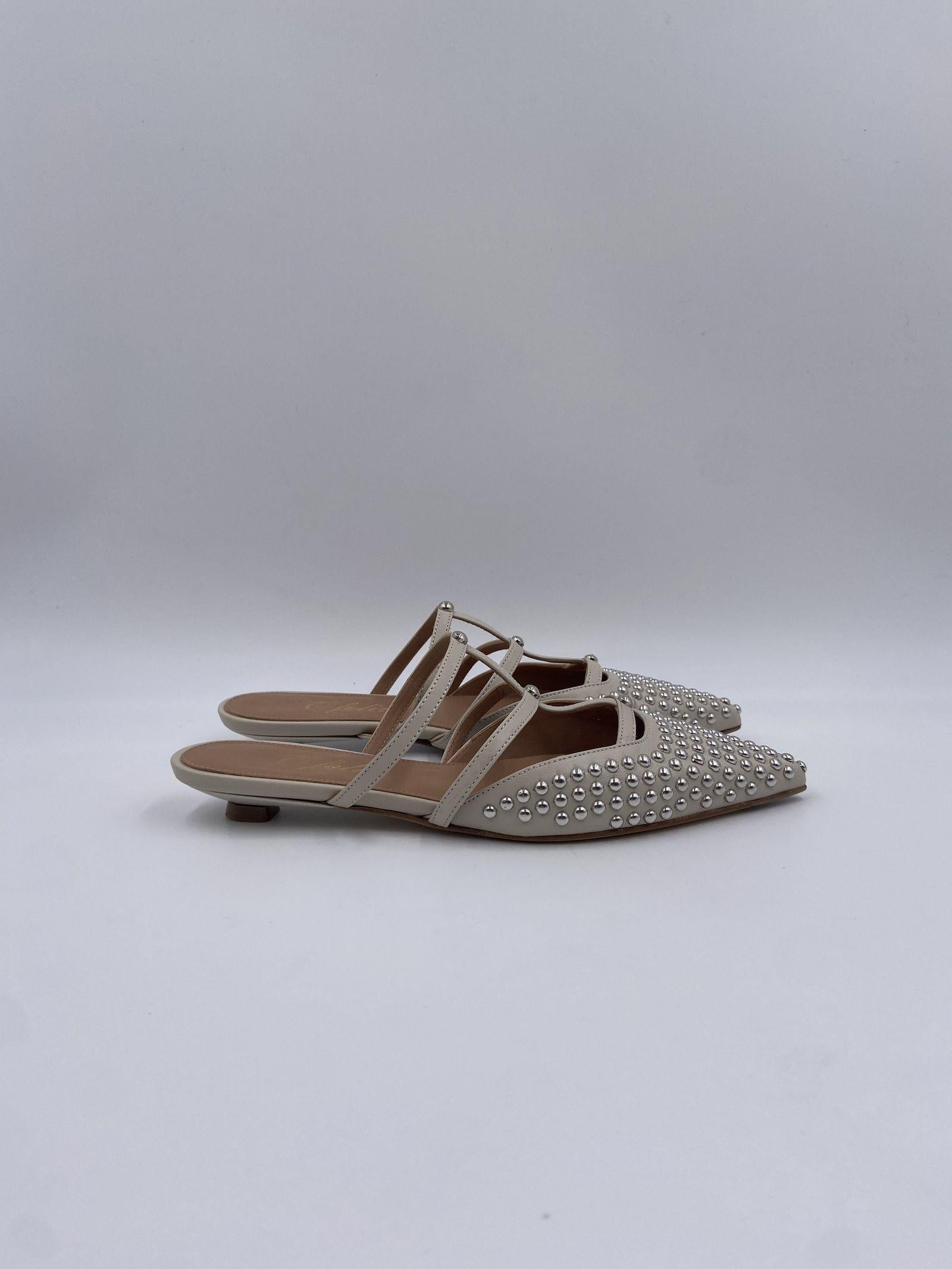 Scarpa bassa aperta con borchie 2569 LATTE OFELIA 