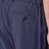 Pantalone con piega stirata