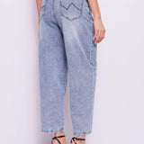 Jeans carrot con bottoni