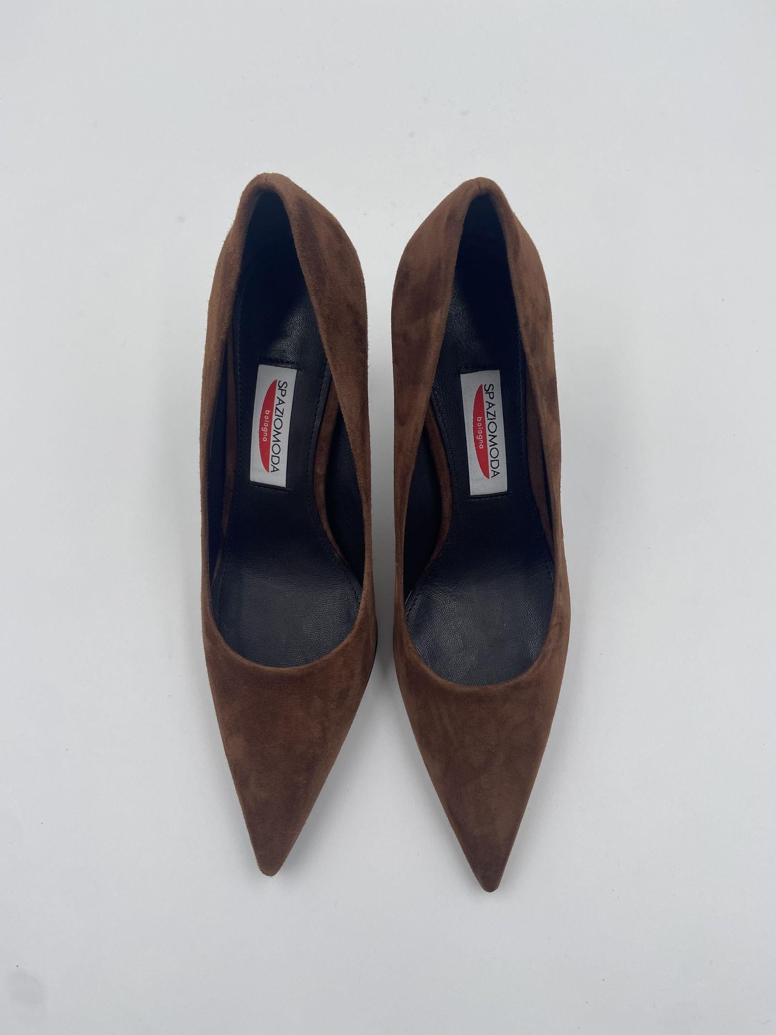 Dècolletè in pelle scamosciata 2470 CIOCCOLATO SPAZIO MODA 